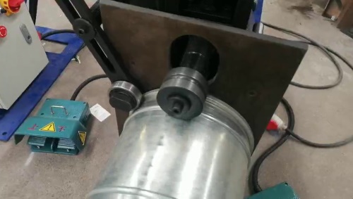 轆線機(jī)功能之一壓筋，母邊同步
